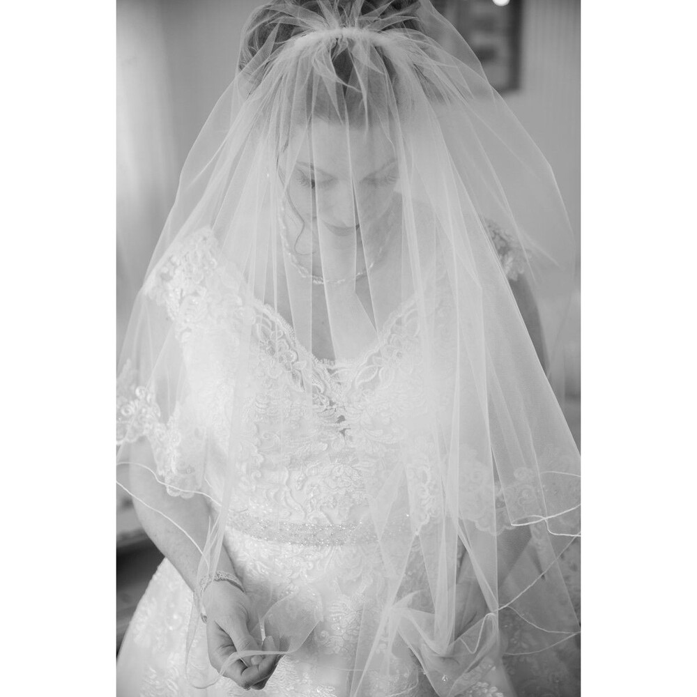 EUC Bridal Veil with Comb Pure White 3 Ft Bridal Veil